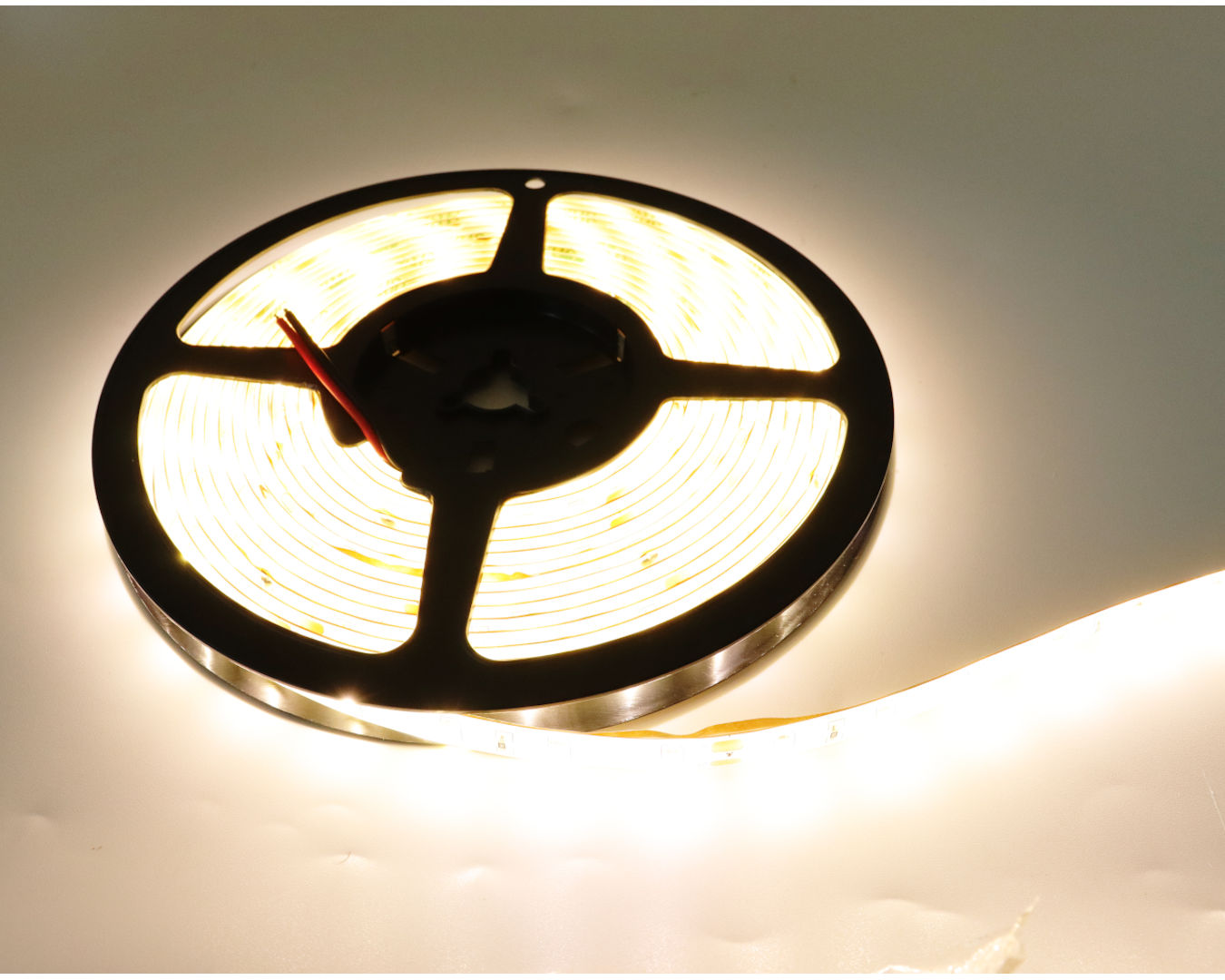 BANDA LED 4.8W/m IP65 3000K 24V 5m/ rola