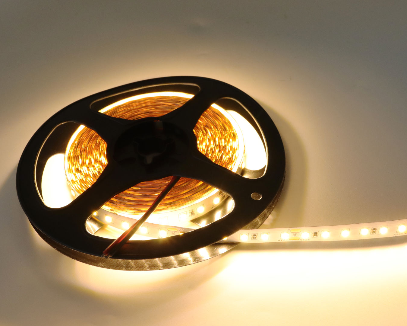 BANDA LED 9.6W/m IP20 3000K 24V 5m/ rola