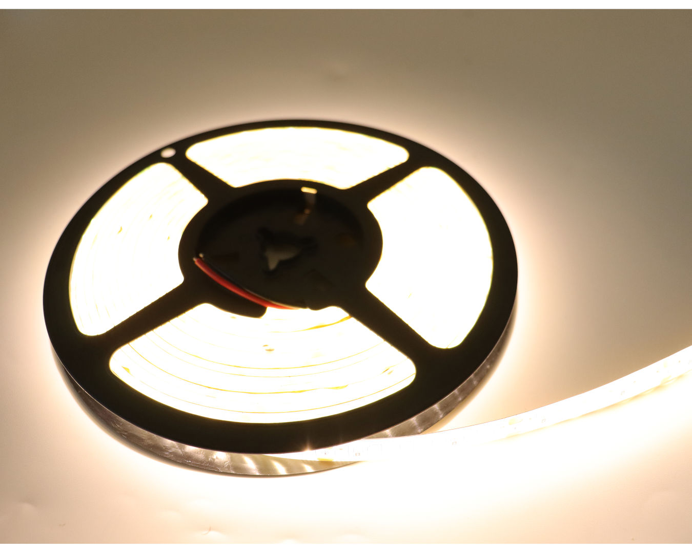 BANDA LED 9.6W/m IP65 3000K 24V 5m/rola